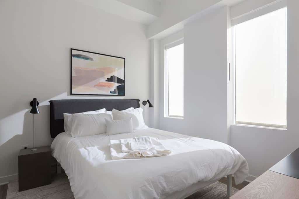 Luxe DT 2BR with City View by Zencity