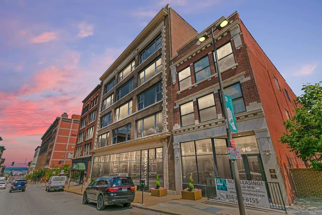 Extraordinary 1BR/1BA + Kitchen - Downtown KC