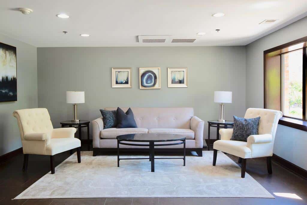 Comfortable Plaza 2BR with Free Parking by Zencity