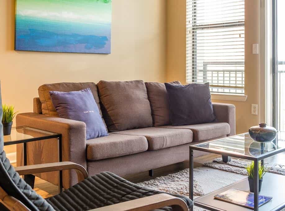 Upscale and Bright Downtown Apartments by Frontdesk