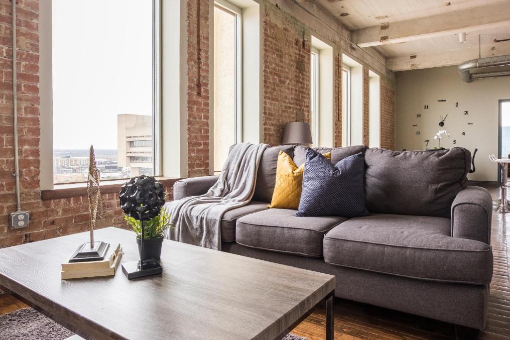 Frontdesk 500 Ervay Downtown Convention Ctr