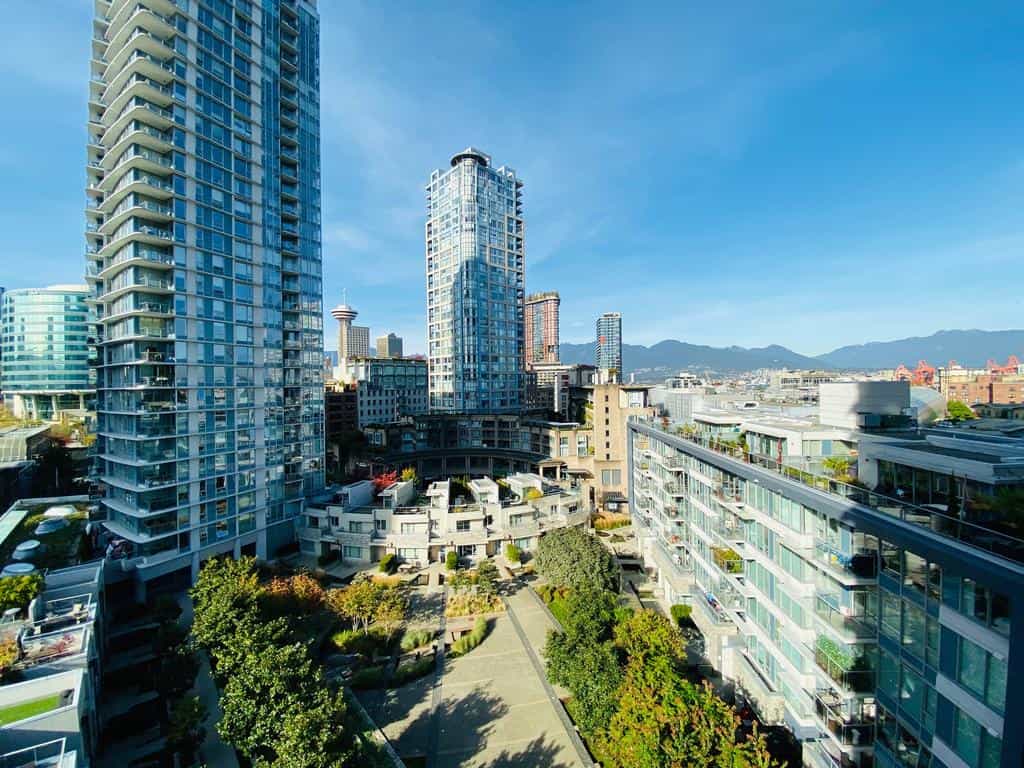 Downtown 3b2ba+Office+Balcony on Skytrain Steps to Water and Action