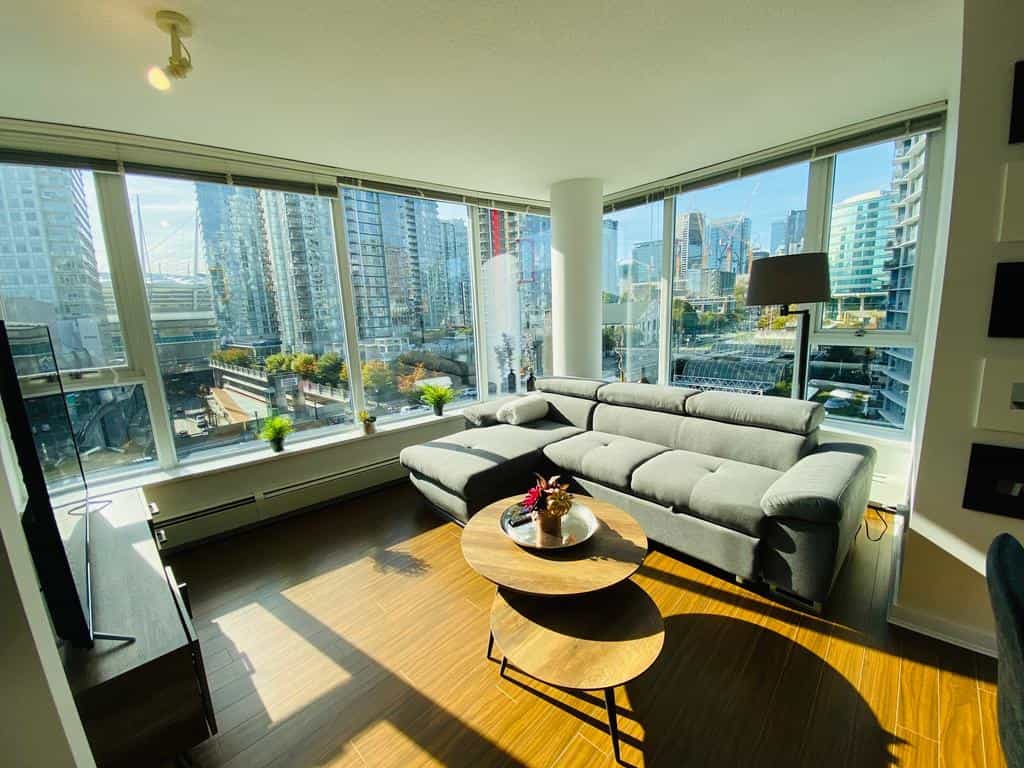 Downtown 3b2ba+office+balcony 5