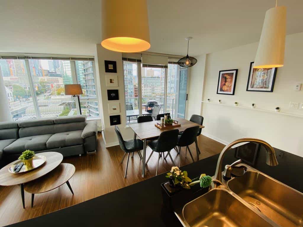 Downtown 3b2ba+office+balcony 3