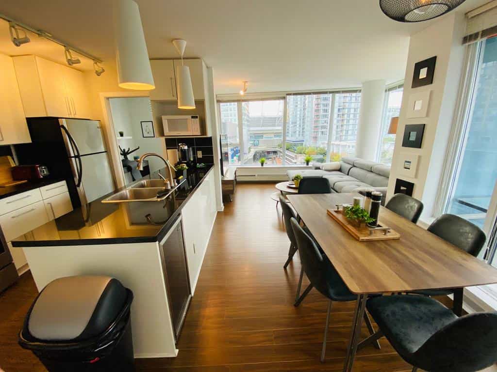 Downtown 3b2ba+office+balcony 2