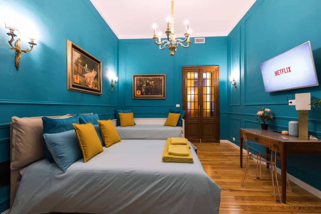 INTO APARTMENTS - SUITE 27