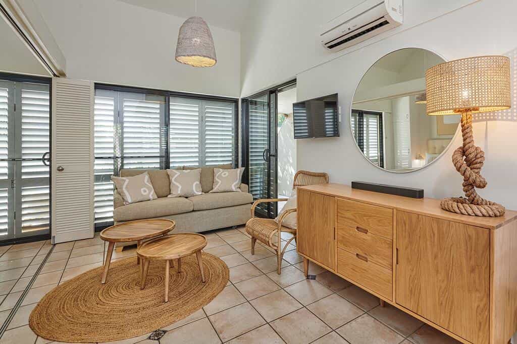 Julians Apartments 6