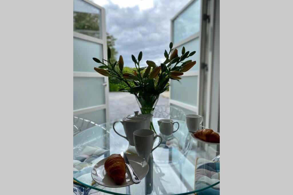 Pavilion Apartment 6