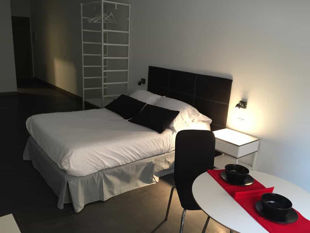Room And 5