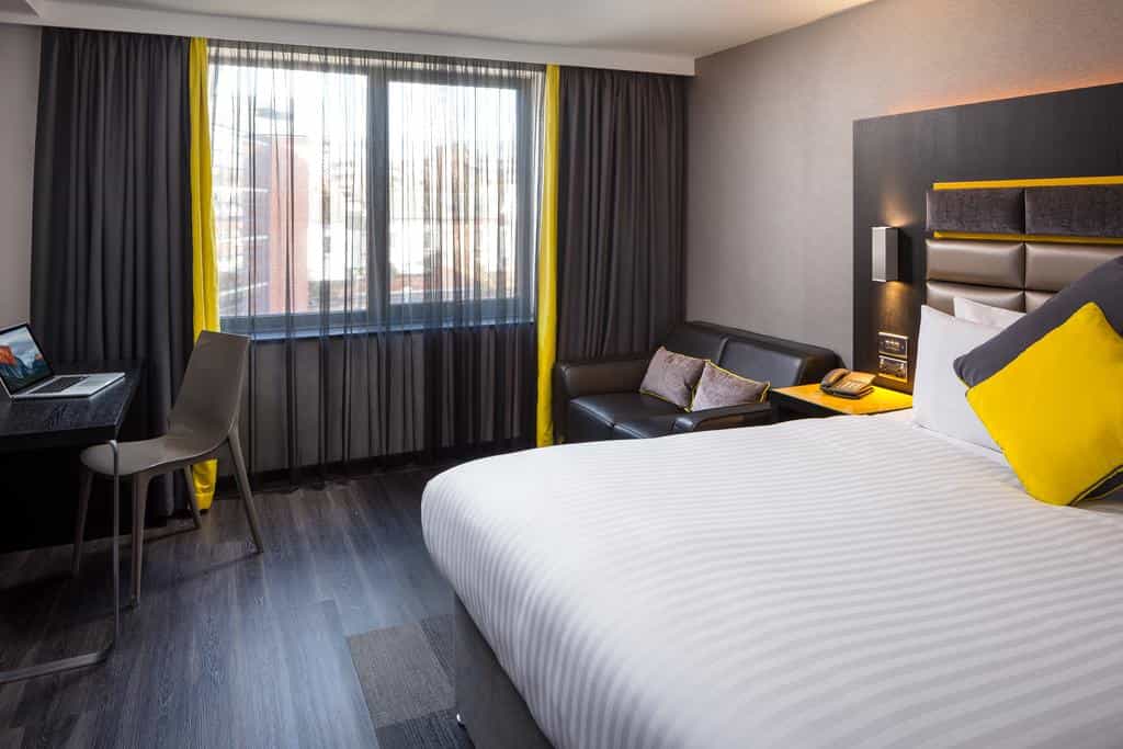 Roomzzz Nottingham 1