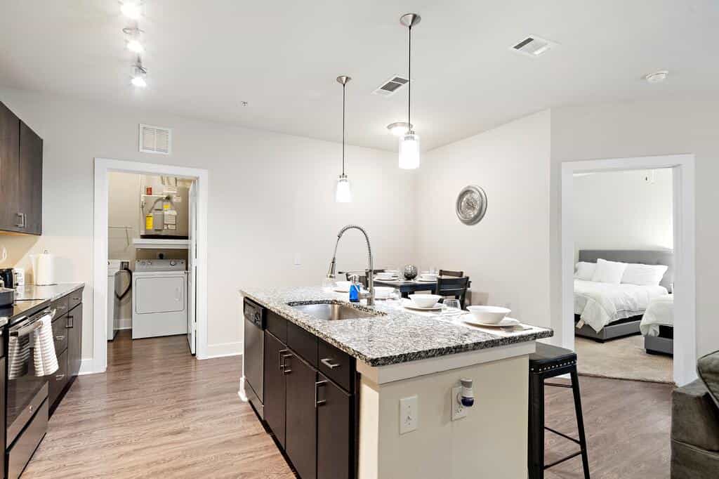 Skylinedowntownsleeps 8king 3